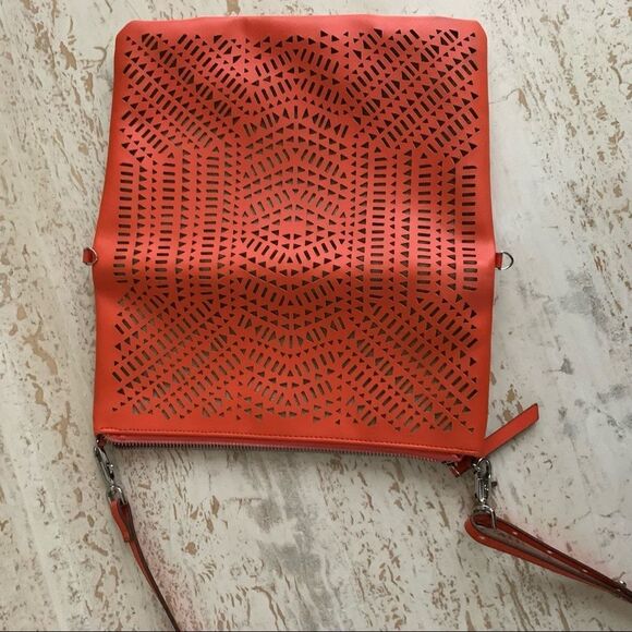 Stella and Dot Waverly petite Crossbody - Picture 6 of 15